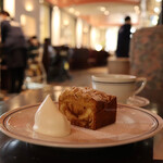 パパスカフェ - アップルキャラメルセット
            (ホットコーヒー付き 税込1,100円)