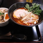 拉麺屋 一匹の鯨 - R40ラーメンとまかない丼です。