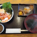 おさかな家 嬉乃 - サーモン丼セット