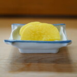 ひょうたん寿司 - ランチのお新香、本日は沢庵漬け三枚