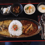 旧ヤム邸 - チキンタイカレーと大根と煮込むspicy牛豚キーマ(スパイス金平のせ)①