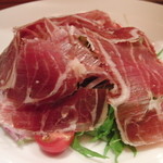 １人の下見訪問時＝生ハムと生野菜のサラダ