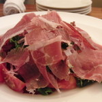 モンティパイソン - 宴会４名訪問＝生ハムと生野菜のサラダ