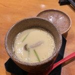 Sushi Uogashi Nihonichi - アサリの出汁がよく効いた茶碗蒸し。