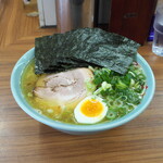 家系ラーメン 近藤家 - 中盛り塩ラーメン950円＋のり増し100円