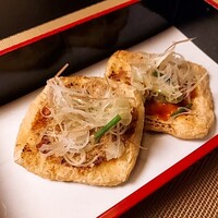 とうふ屋うかい 鷺沼店 - 【名物】あげ田楽　かりかりに焼いた揚げに、たっぷり葱を