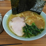 家系ラーメン 近藤家 - ラーメン 750円　のりを立てた