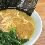 家系ラーメン 近藤家 - スープ面