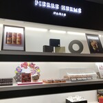 ピエール・エルメ・パリ - 店内