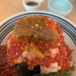 日本橋海鮮丼 つじ半 - ウニ