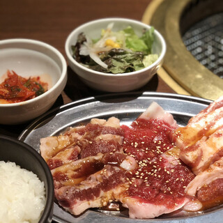 炭火焼肉 ホルモン 丹田_0