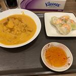 MISS SAIGON - 暫く待つと注文したカレーと生春巻きのセット８５０円の出来上がりです。