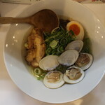 らーめん キング - 魚介塩ラーメン(900円、真上から)