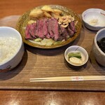 Beef skirt Steak set meal 200g (comes with rice, miso soup, and pickles)