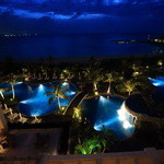 ザ・ブセナテラス - 屋外プールとビーチの夜景