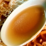 赤見屋 支店 - ワンタンメン：スープ