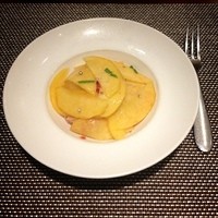 オッジ ダルマット 西麻布店 - 桃の冷製パスタ