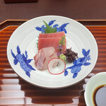 料亭 大宮 一の家 - マグロとハタのお造り。
      美味し。