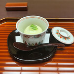 料亭 大宮 一の家 - 馬鈴薯饅頭。
      美味し。