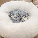 銀座 しのはら - 中に雪たまごウサギの器