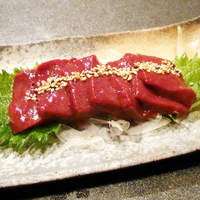 焼肉チャンピオン ペントハウス - レバ刺し。キレイな色ですね。