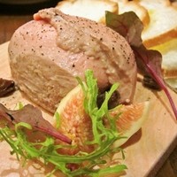 トラディシオン 日本橋 - フォアグラと鶏レバーのムース(８３０円)。