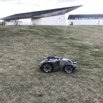 星のや沖縄 - 敷地内を自動運転する草刈りロボット