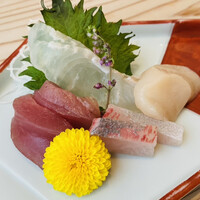 いわ志 本店 - お刺身
                    は
                    普通に美味しい
