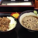 せんねんそば - 生姜焼き丼と冷しうどん(改冷し蕎麦wのセット ¥500