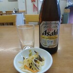 Kouraku - 瓶ビールと突き出し