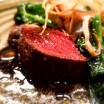 名前のないイタリア料理店 - 蝦夷鹿のロースト、蓮根、新牛蒡、寒締めちぢみ法蓮草