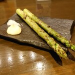 飲んべぇ食堂 らくだ屋 - アスパラ炭火焼き