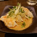 飲んべぇ食堂 らくだ屋 - 水ギョーザのピリ辛ゴマだれがけ