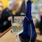酔笑酒場 清味ん家 - おじいちゃんくれた白ワイン。甘くて苦くて美味しい！