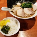 麺屋 六感堂 - 横浜家系ラーメン“六つ又家”＋ライス