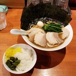 麺屋 六感堂 - 横浜家系ラーメン“六つ又家”＋ライス
