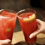 餃子とスパークリング バブルス - トマトサワーで乾杯♪