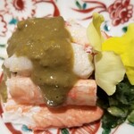 馳走 啐啄一十  - ②松葉蟹(鳥取県産)、松葉蟹の蟹味噌掛け、金魚草&胡瓜添え
      茹で蟹のしっとりしつつも力強い旨みを味わい
      蟹味噌のほろ苦さを含む甘みと旨みが味わいに奥行きをもたらしています。