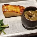 馳走 啐啄一十  - ③真名鰹(山口県上関産)の柚香焼き、花独活、葉牛蒡
      産卵期は初夏～夏、旬は冬～初夏
      独特の臭みを抑えて旨みを引き出すのが難しい
      水分を微かに残し芳ばしさとシットリ感が同居
      柚子の香りが爽やかです♪