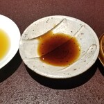 馳走 啐啄一十  - 薬味
      オリジナル調合の醤油
      32年間継ぎ足しのポン酢
      真妻山葵(静岡県伊豆天城産)
      塩(地中海キプロス産)