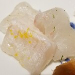 馳走 啐啄一十  - ⑤鮃(静岡県駿河湾産、サスエ前田魚店、4日寝かせ)
      産卵期は冬～初夏、旬は秋～冬
      旬の脂がのり、旨み&甘みが深い
      4日寝かせだがサラッと融ける様な軟らかさ