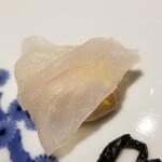 馳走 啐啄一十  - ⑥皮剥(広島県江田島産、3日寝かせ)、皮剥肝(広島県江田島産、3日寝かせ)包み
      コリッ感を残しつつ旨みを引き出す仕上げ
      肝を寝かせるのは相当難しいが、丁寧な血抜きで可能に、力強いコクと旨みがあります