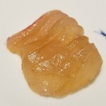 馳走 啐啄一十  - ⑧真鯛ヅケ(愛媛県来島海峡産、広島吉文、3日寝かせ)
      産卵期は冬～春、旬は初夏～初秋
      夏以前の3日寝かせより活かってプリプリ感が増し、5日寝かせよりも旨みと甘みが増す
      ハッキリと技術向上を感じます