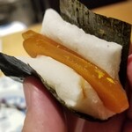 馳走 啐啄一十  - ⑯唐墨餅(長崎県平戸産)
      自家製唐墨は塩抜きを徹底され、旨みがしっかり濃く、塩みは微かに感じる程度
      上質な唐墨に仕上がってます。
      餅に挟むのは冬の定番、当然美味しい！