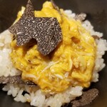馳走 啐啄一十  - ⑲松葉蟹(鳥取県産)入りトリュフご飯の卵とじ丼、冬トリュフ&紫雲丹(長崎県平戸産)載せ
      卵とじがコースの〆に組み込まれるとは！
      極上の出汁を使った卵とじは裏メニューで2度頂きましたが、メチャうまです！