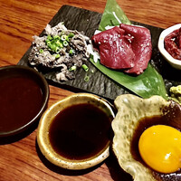 やきにくのバクロ 博多店 - ユッケ・ハツ刺し・センマイ刺し