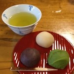 新鶯亭 - 鶯だんごです。