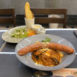 Burante Buru Kosutarika - 名物‼︎大きな粗挽き保美豚フランクのミートソース
                        、前菜サラダ、ミニスープ、バターフィセル(ブルギニオン)