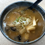 ラーメンさんぱち - 鶏豚醤油。
本醸造醤油とロースト醤油の合わせ技は濃厚そのもの