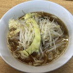 ラーメン二郎 - ラーメン 780円　麺半分 ヤサイ少な目にんにく